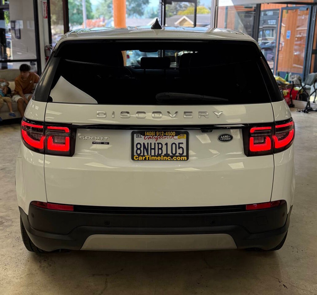 Land Rover Discovery Sport Vehicle Full-screen Gallery Image 07