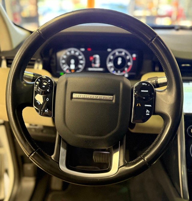 Land Rover Discovery Sport Vehicle Full-screen Gallery Image 10