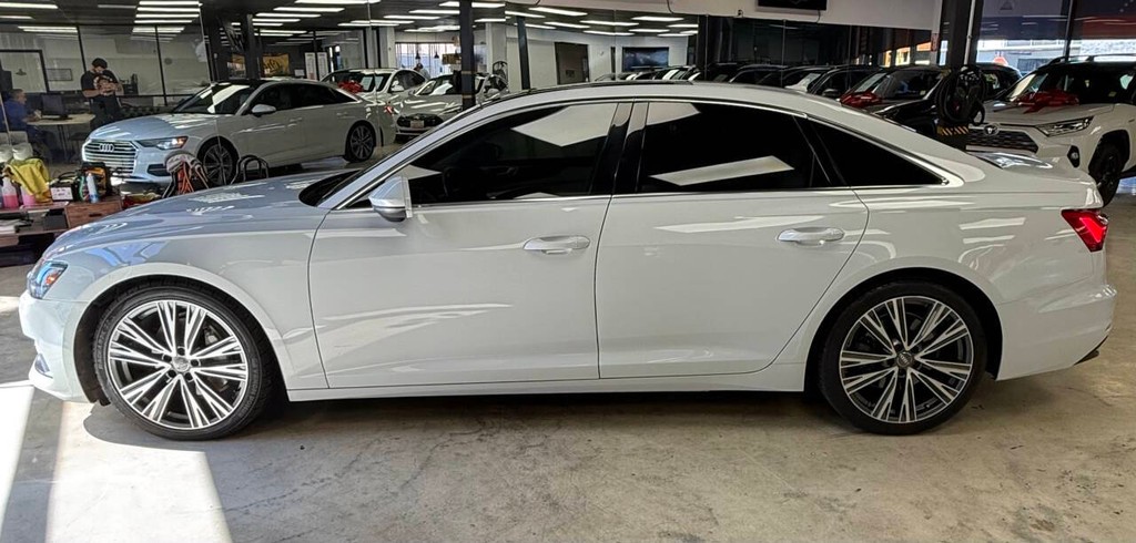 Audi A6 Vehicle Full-screen Gallery Image 03