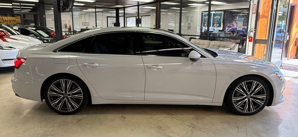 Audi A6 Vehicle Full-screen Gallery Image 05