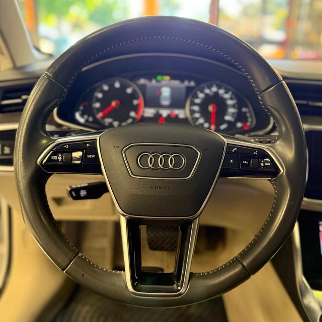 Audi A6 Vehicle Full-screen Gallery Image 10