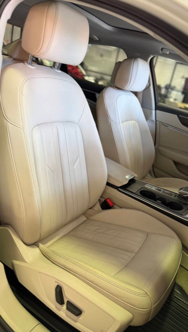 Audi A6 Vehicle Full-screen Gallery Image 13