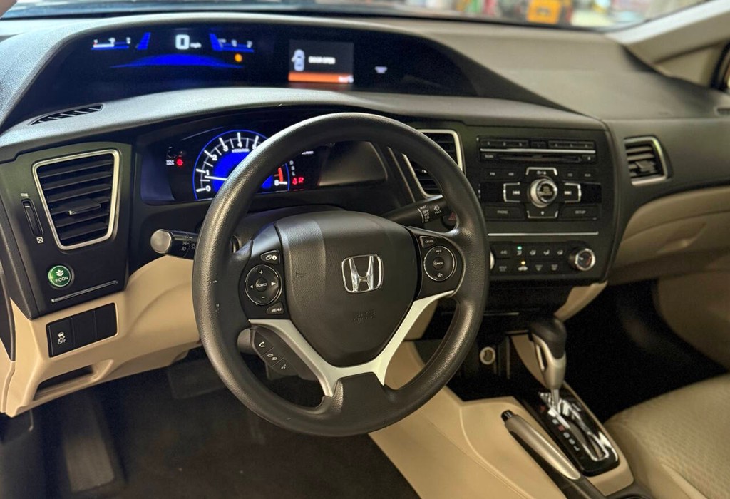 Honda Civic Vehicle Full-screen Gallery Image 09