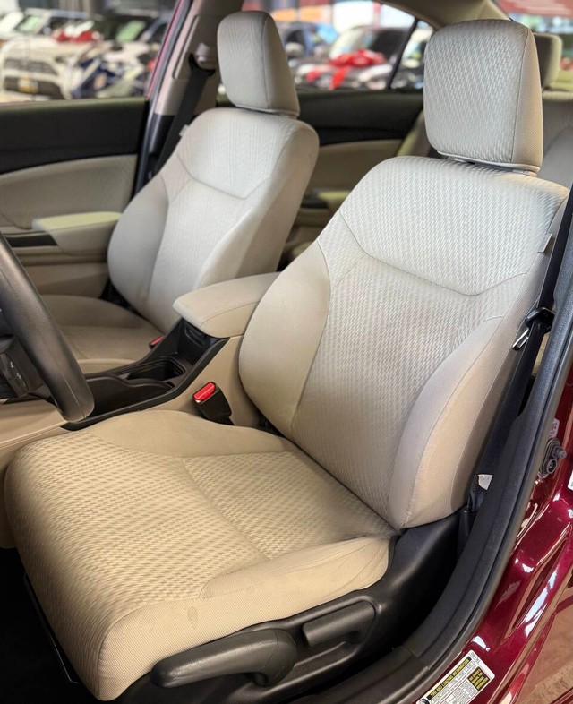 Honda Civic Vehicle Full-screen Gallery Image 13