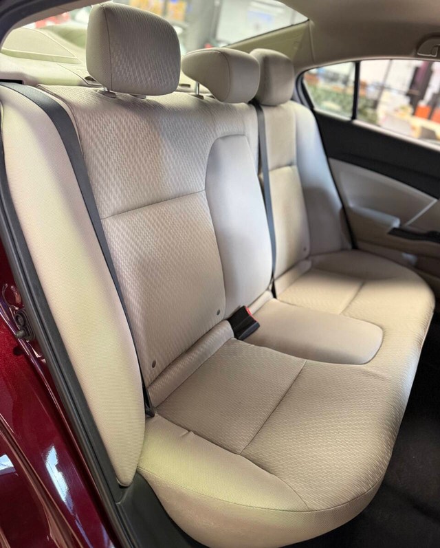 Honda Civic Vehicle Full-screen Gallery Image 15