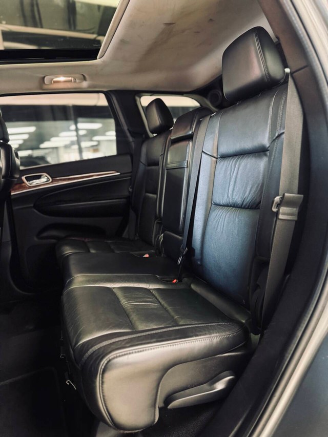 Jeep Grand Cherokee Vehicle Full-screen Gallery Image 14