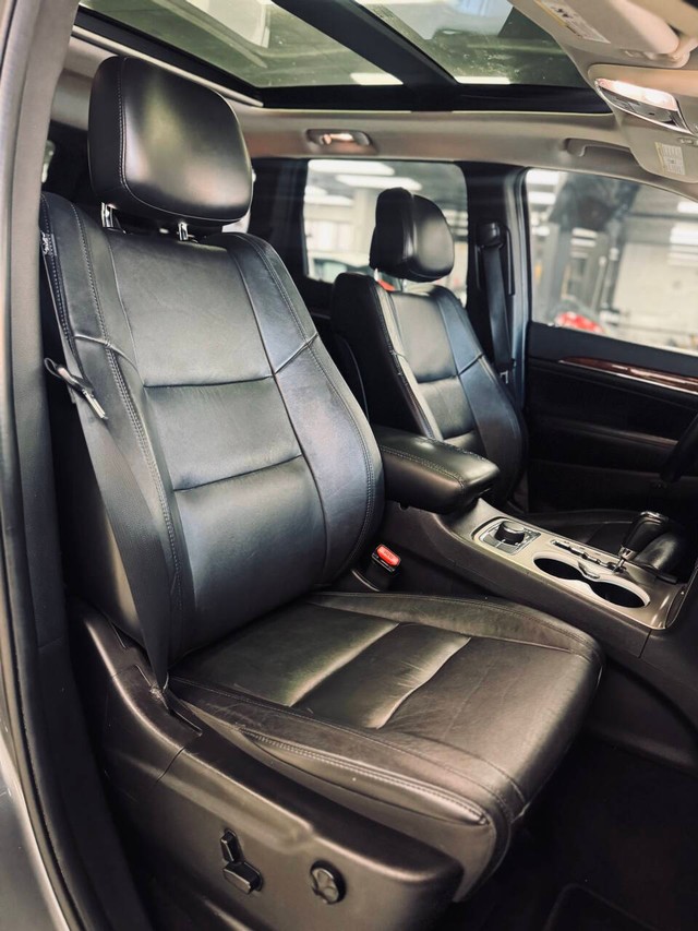 Jeep Grand Cherokee Vehicle Full-screen Gallery Image 15