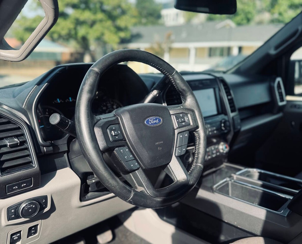 Ford F-150 Vehicle Full-screen Gallery Image 10