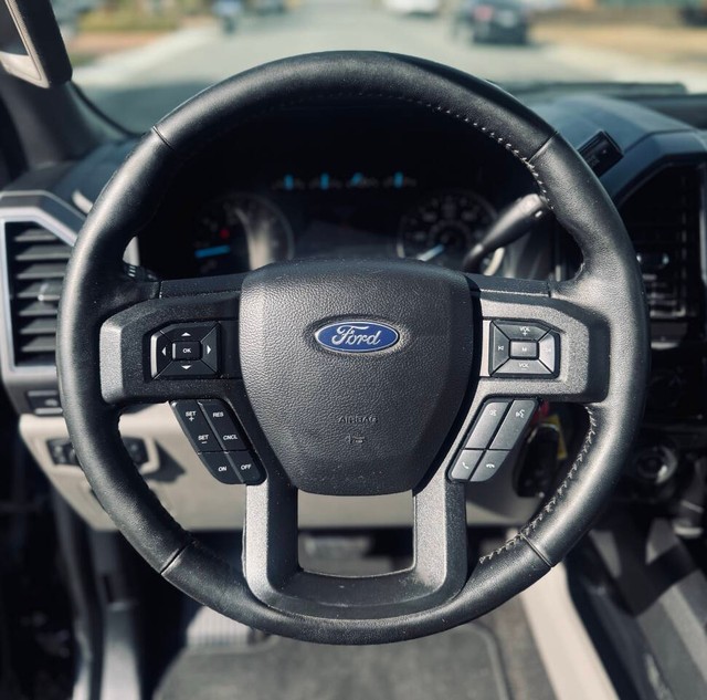 Ford F-150 Vehicle Full-screen Gallery Image 09