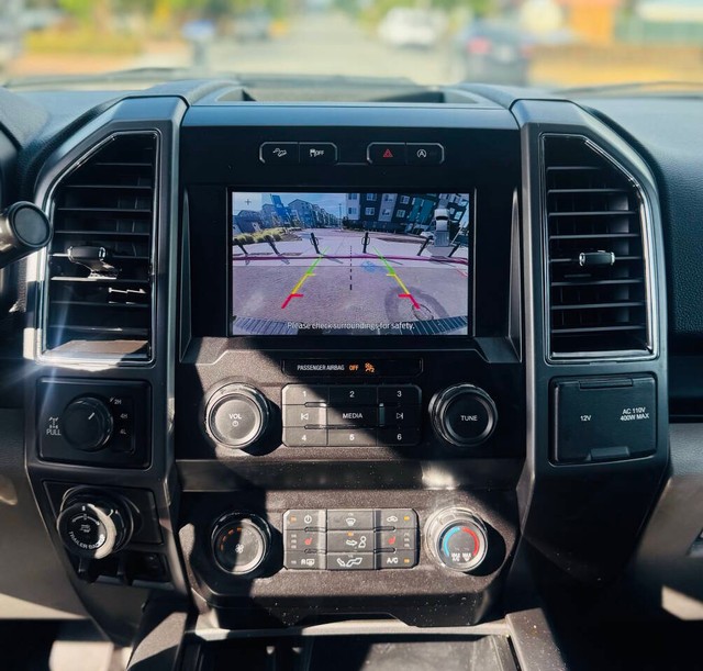 Ford F-150 Vehicle Full-screen Gallery Image 12