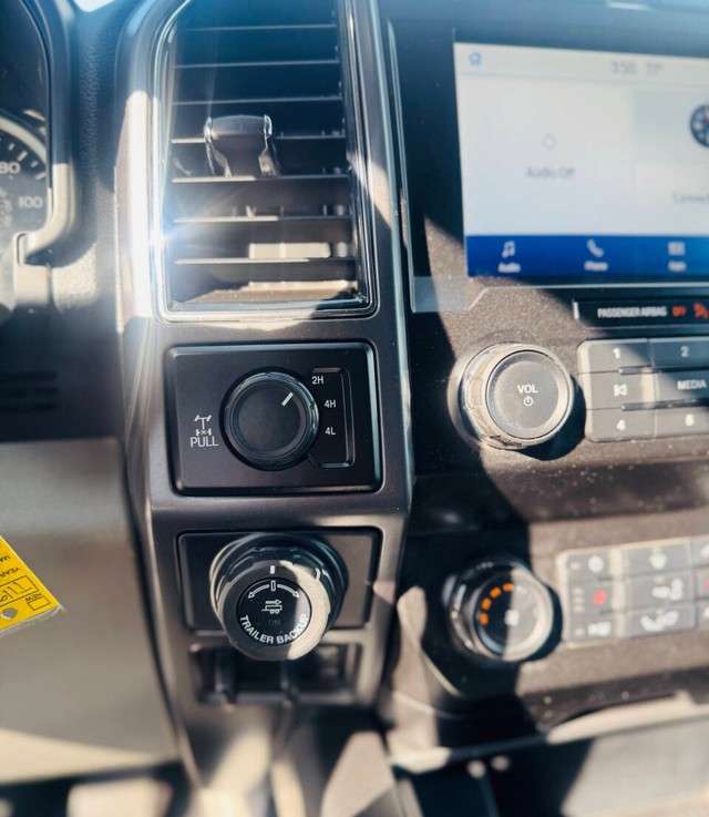 Ford F-150 Vehicle Full-screen Gallery Image 13