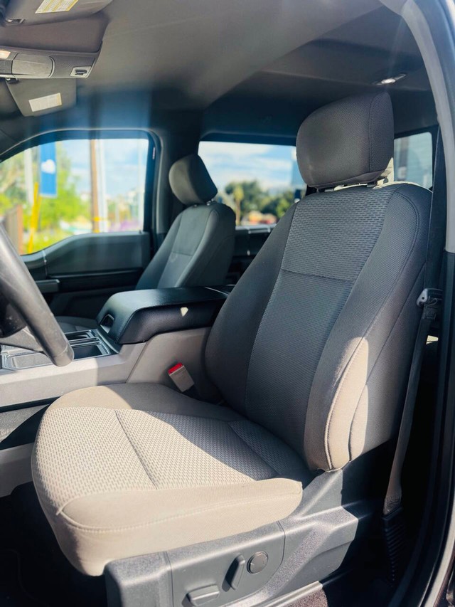 Ford F-150 Vehicle Full-screen Gallery Image 14