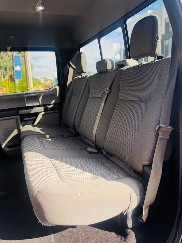 Ford F-150 Vehicle Full-screen Gallery Image 17