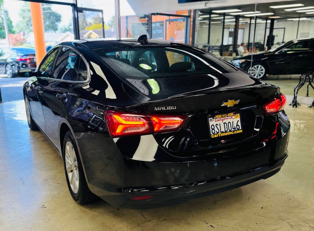 Chevrolet Malibu Vehicle Full-screen Gallery Image 06