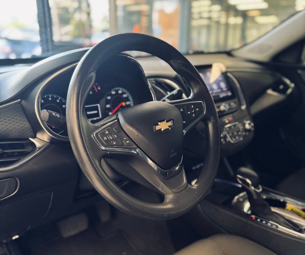 Chevrolet Malibu Vehicle Full-screen Gallery Image 10