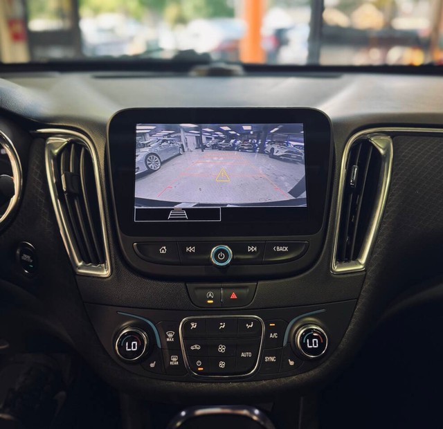 Chevrolet Malibu Vehicle Full-screen Gallery Image 11