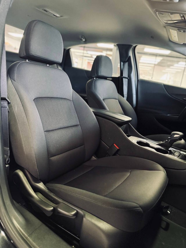 Chevrolet Malibu Vehicle Full-screen Gallery Image 12