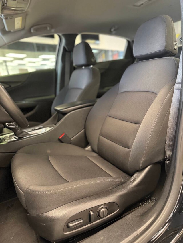 Chevrolet Malibu Vehicle Full-screen Gallery Image 13