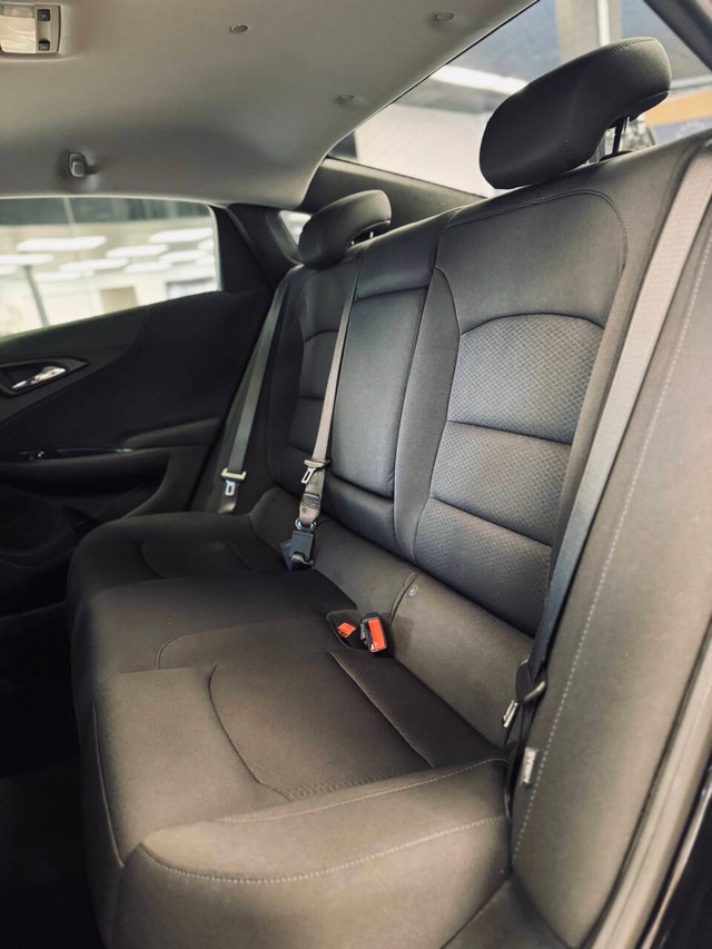 Chevrolet Malibu Vehicle Full-screen Gallery Image 15