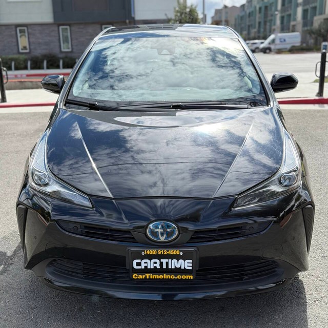 Toyota Prius Vehicle Full-screen Gallery Image 02