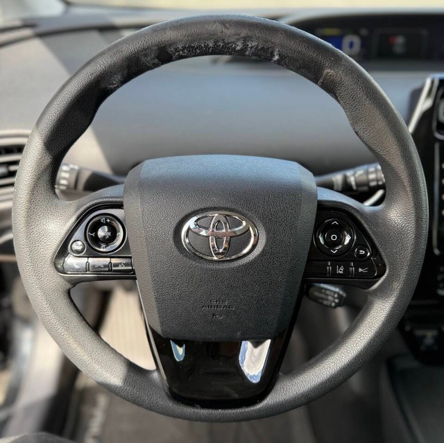 Toyota Prius Vehicle Full-screen Gallery Image 10