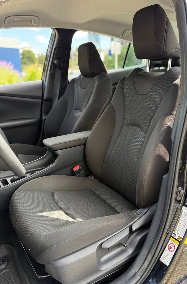 Toyota Prius Vehicle Full-screen Gallery Image 13