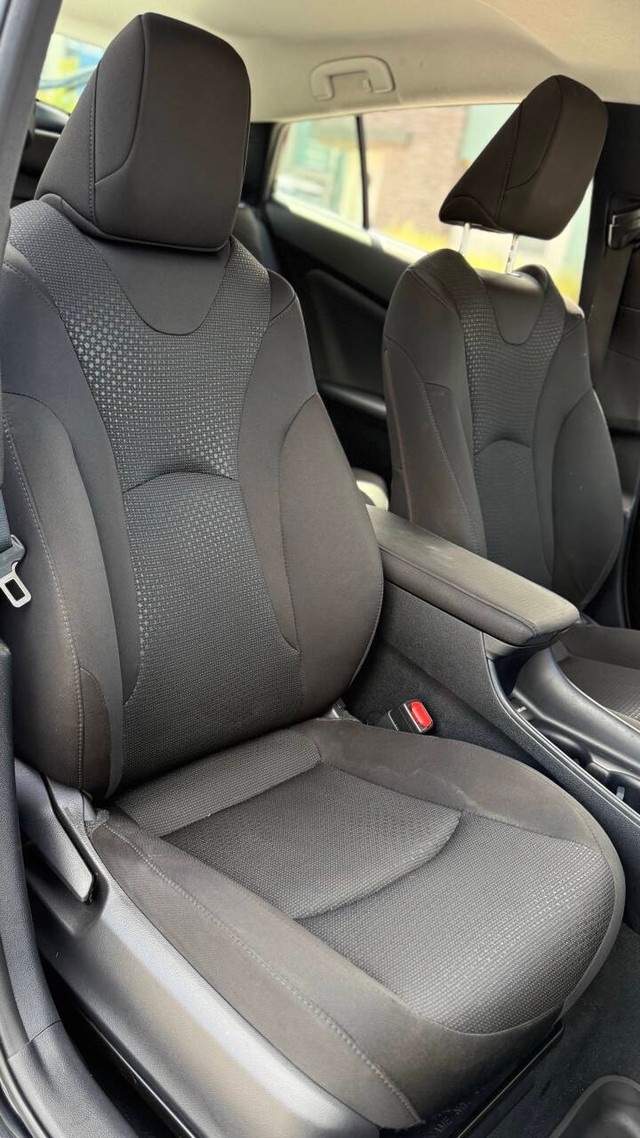 Toyota Prius Vehicle Full-screen Gallery Image 14