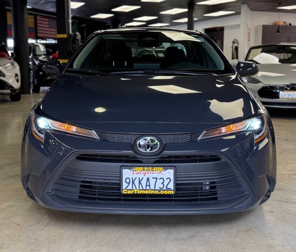 Toyota Corolla Vehicle Full-screen Gallery Image 02