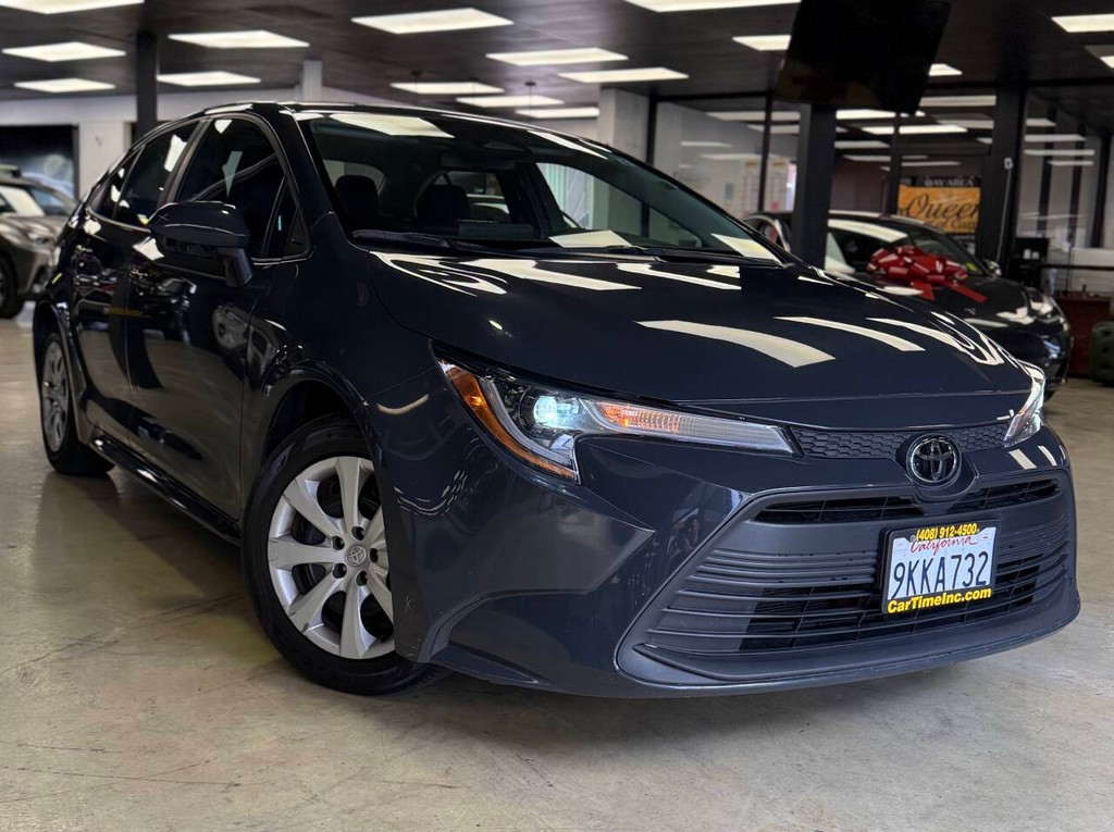 Toyota Corolla Vehicle Full-screen Gallery Image 03