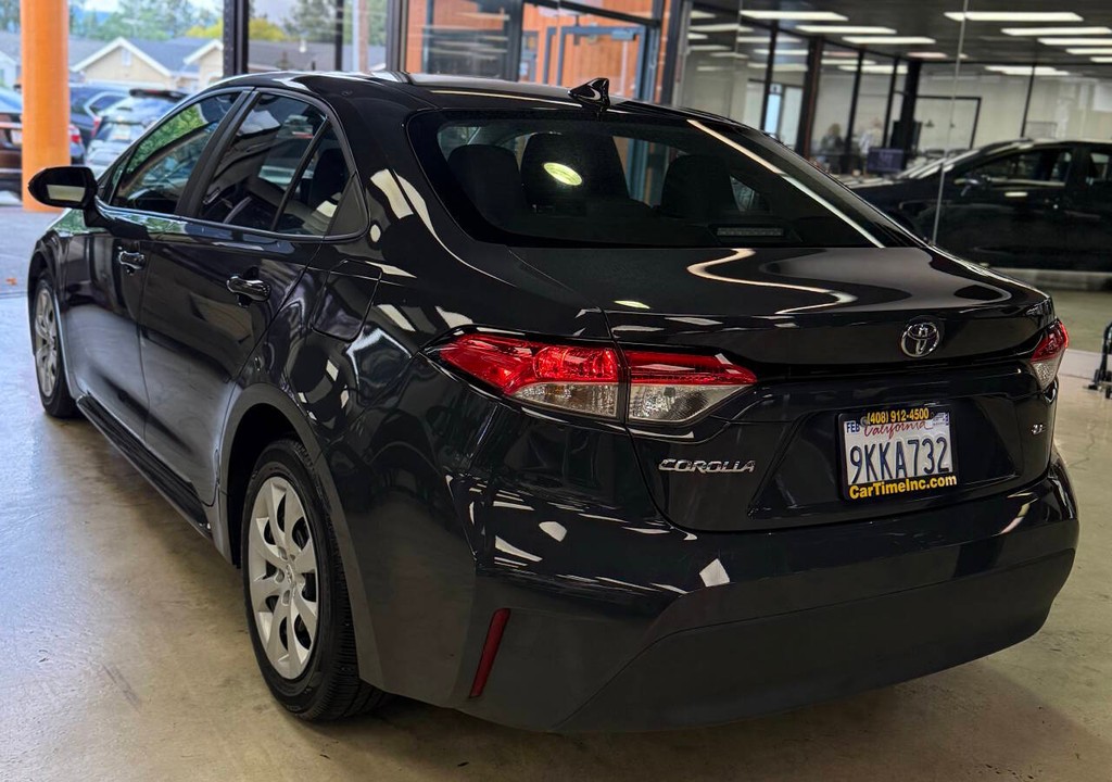 Toyota Corolla Vehicle Full-screen Gallery Image 06