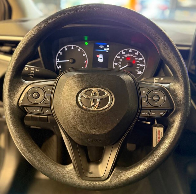 Toyota Corolla Vehicle Full-screen Gallery Image 09