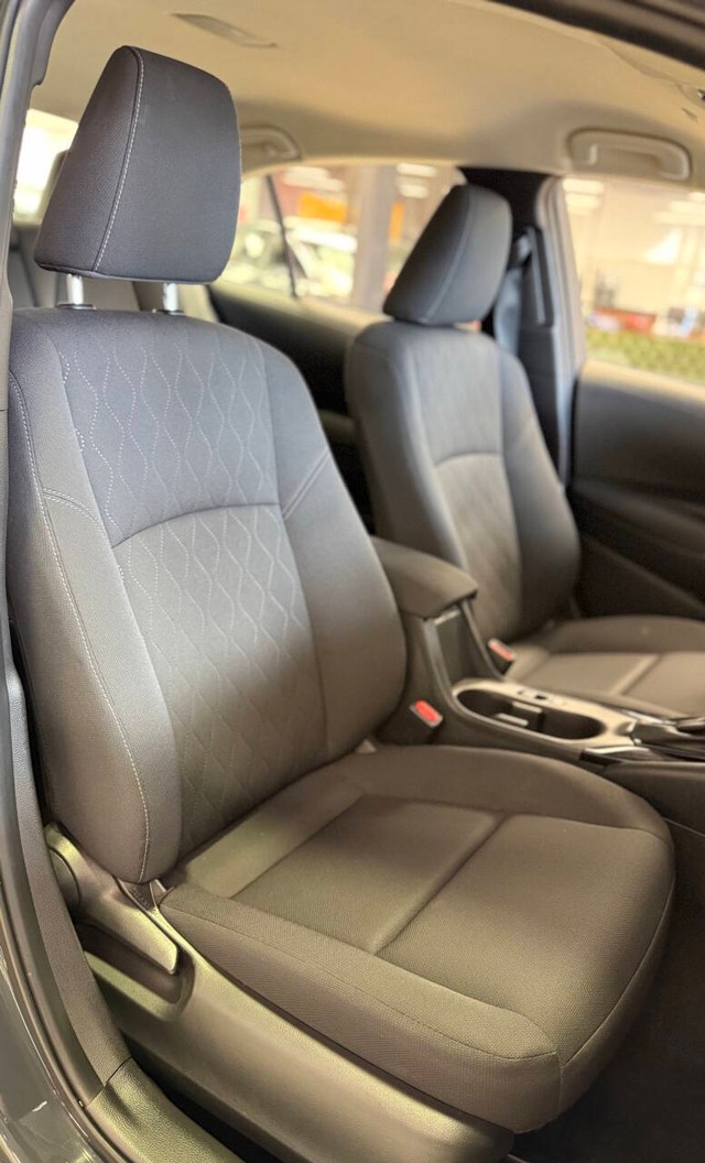 Toyota Corolla Vehicle Full-screen Gallery Image 12