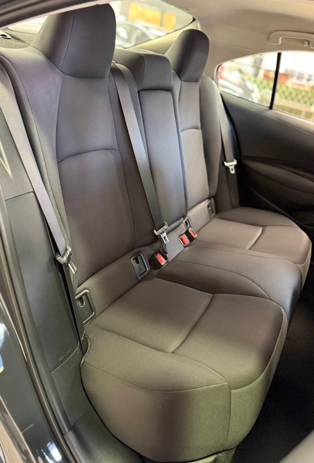 Toyota Corolla Vehicle Full-screen Gallery Image 13