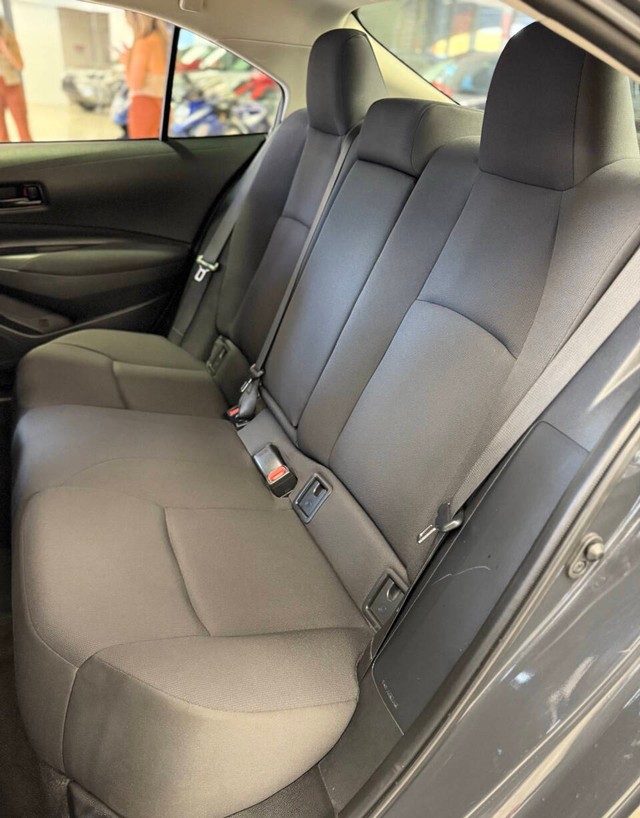 Toyota Corolla Vehicle Full-screen Gallery Image 14