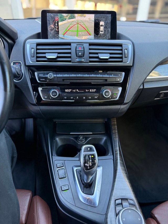 BMW 2 Series Vehicle Full-screen Gallery Image 11