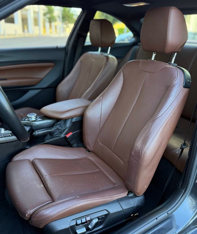 BMW 2 Series Vehicle Full-screen Gallery Image 12