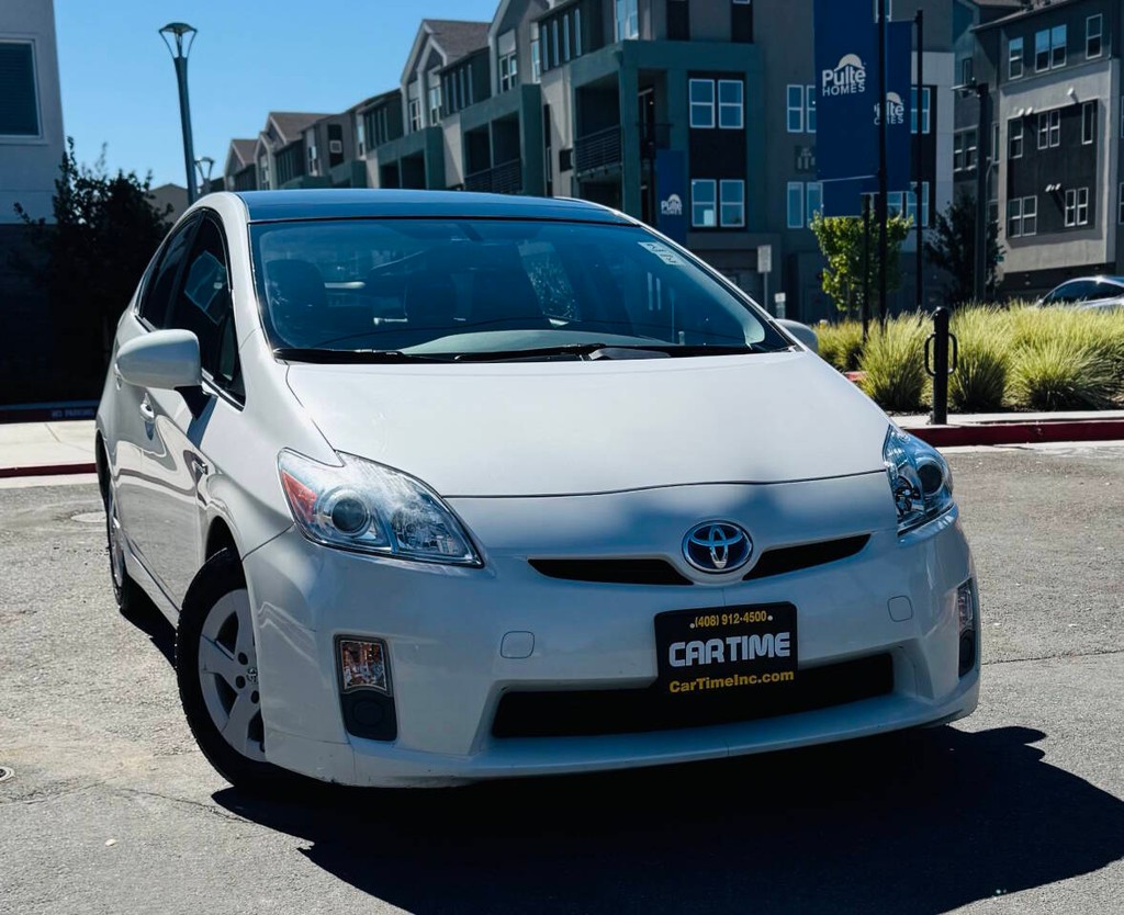Toyota Prius Vehicle Full-screen Gallery Image 02