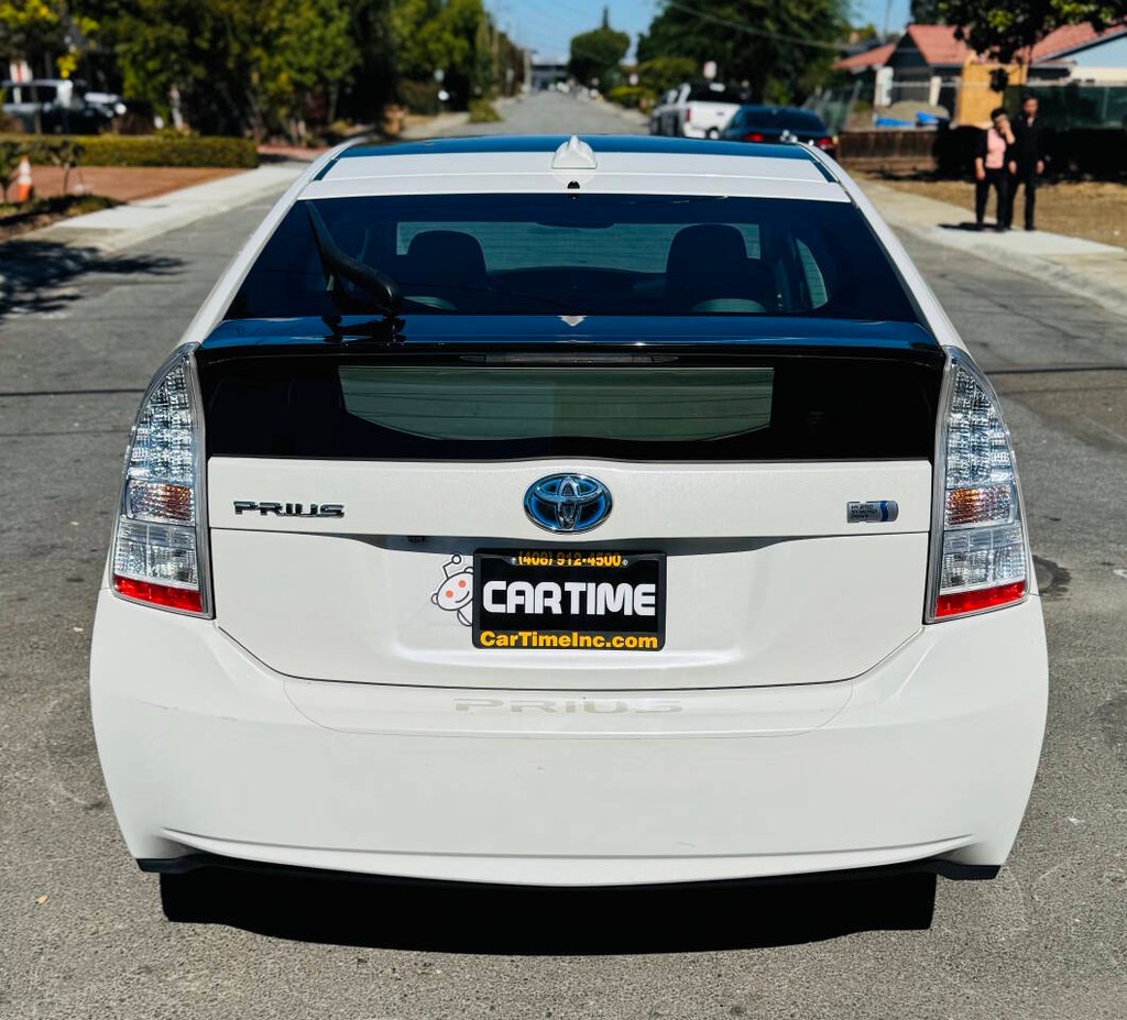 Toyota Prius Vehicle Full-screen Gallery Image 07