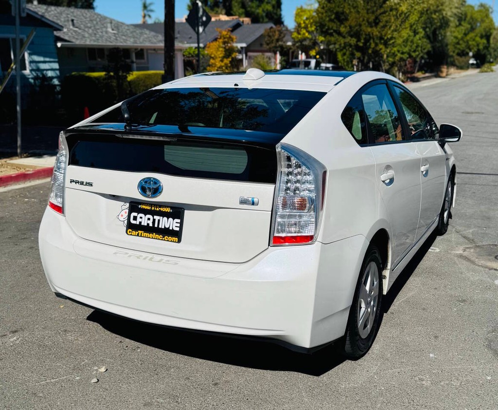 Toyota Prius Vehicle Full-screen Gallery Image 08