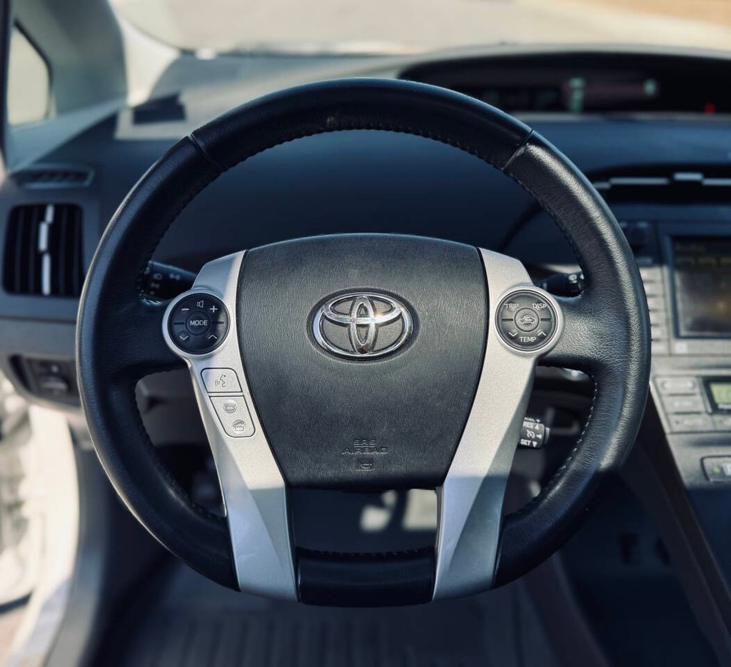 Toyota Prius Vehicle Full-screen Gallery Image 09