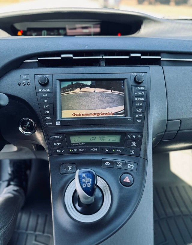 Toyota Prius Vehicle Full-screen Gallery Image 11