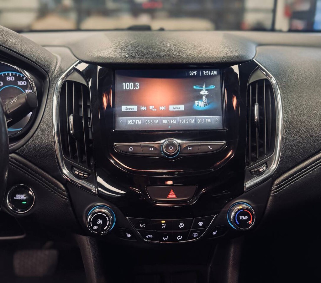 Chevrolet Cruze Vehicle Full-screen Gallery Image 11