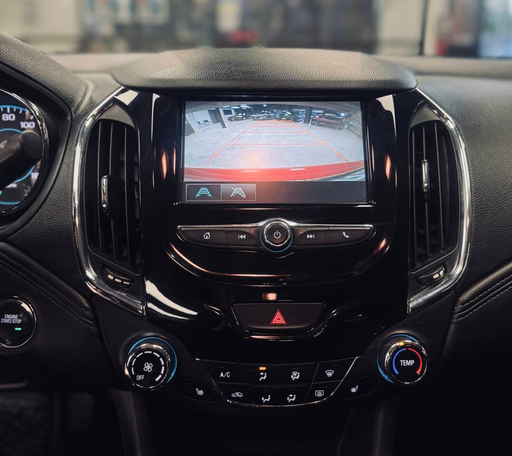 Chevrolet Cruze Vehicle Full-screen Gallery Image 12