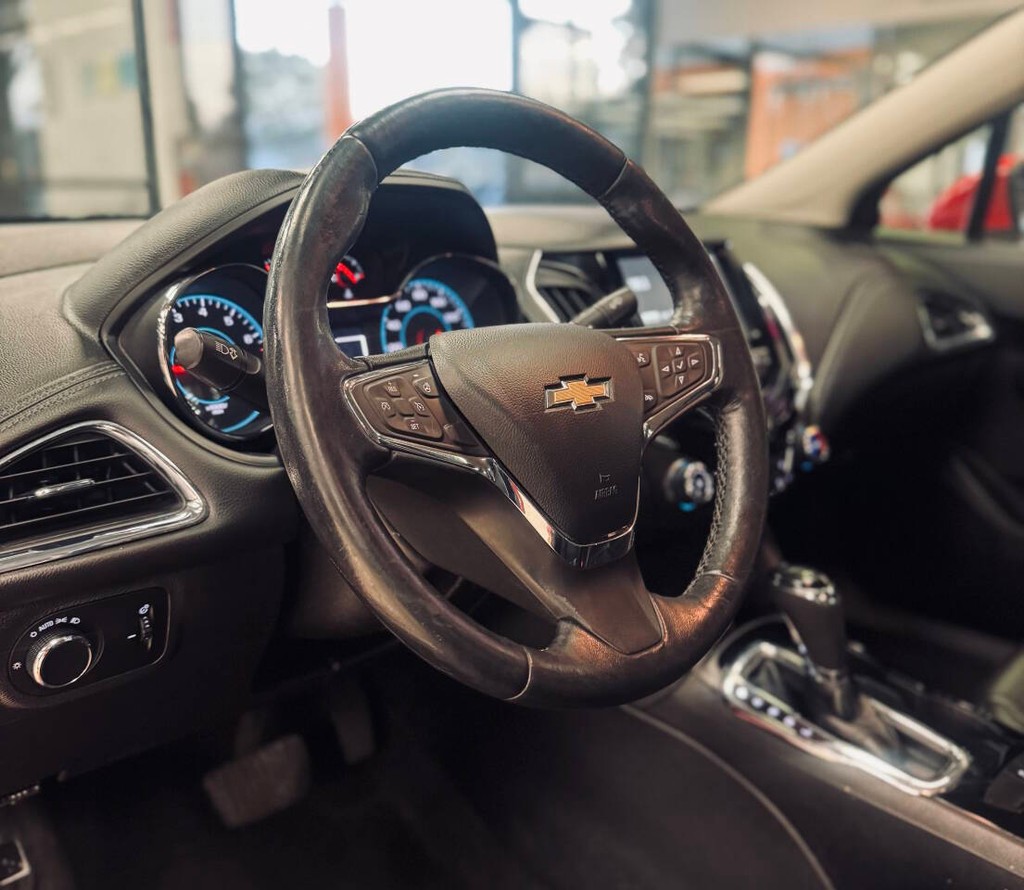 Chevrolet Cruze Vehicle Full-screen Gallery Image 13