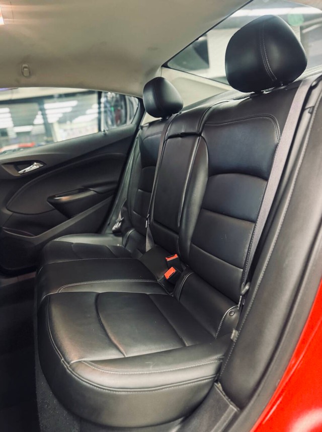 Chevrolet Cruze Vehicle Full-screen Gallery Image 17