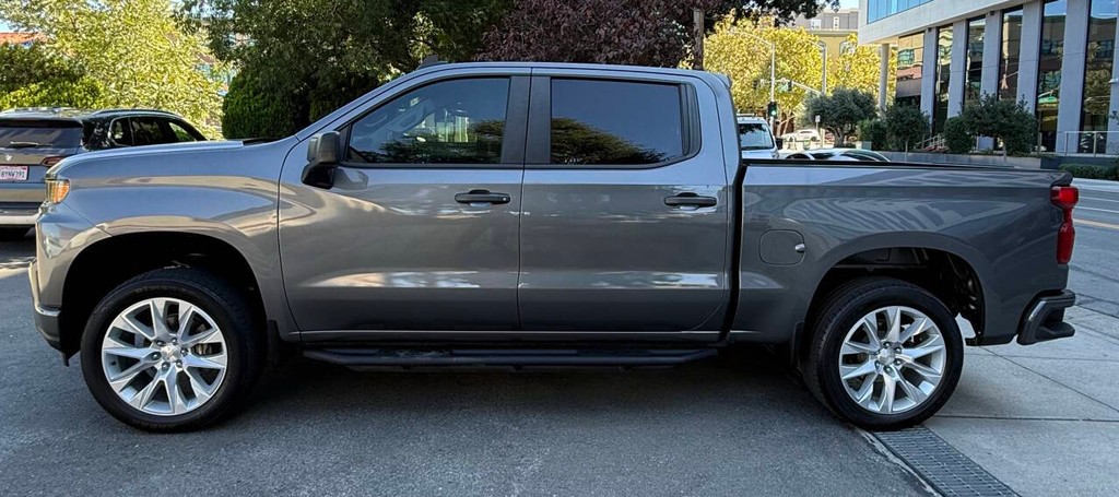 Chevrolet Silverado 1500 Vehicle Full-screen Gallery Image 03