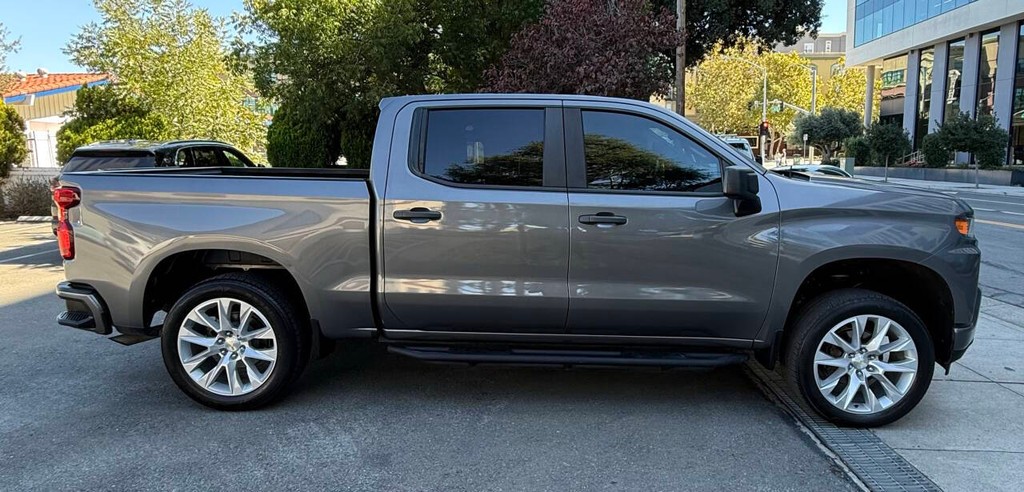 Chevrolet Silverado 1500 Vehicle Full-screen Gallery Image 05