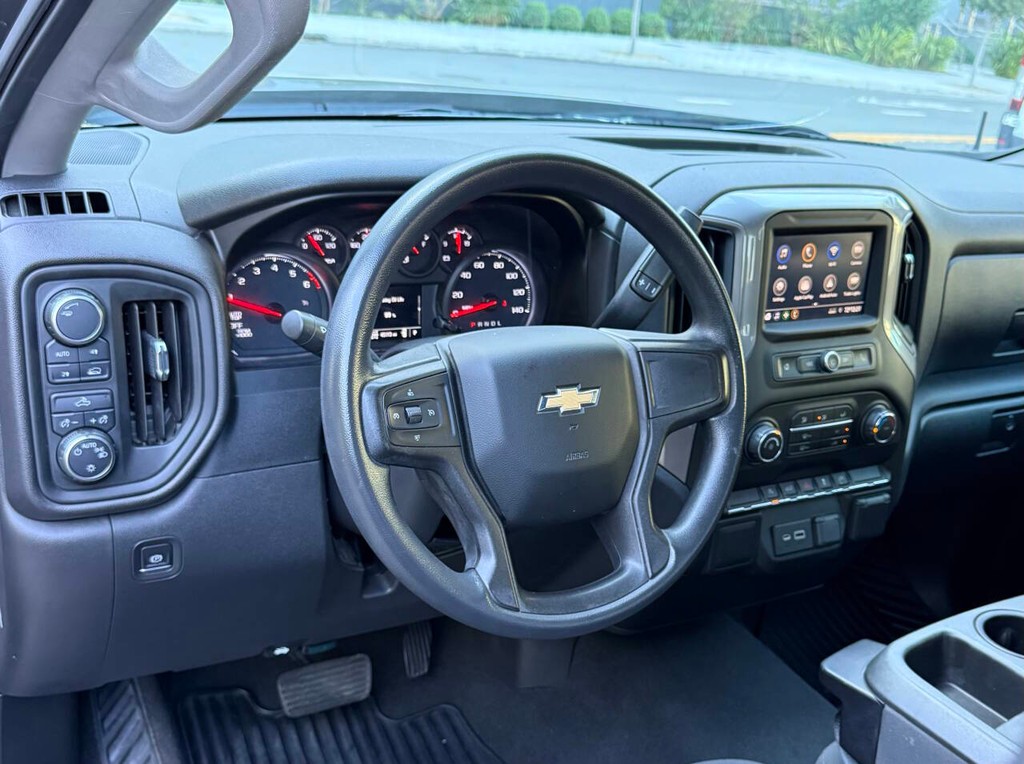 Chevrolet Silverado 1500 Vehicle Full-screen Gallery Image 09