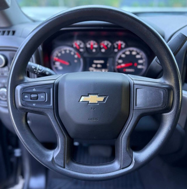 Chevrolet Silverado 1500 Vehicle Full-screen Gallery Image 10