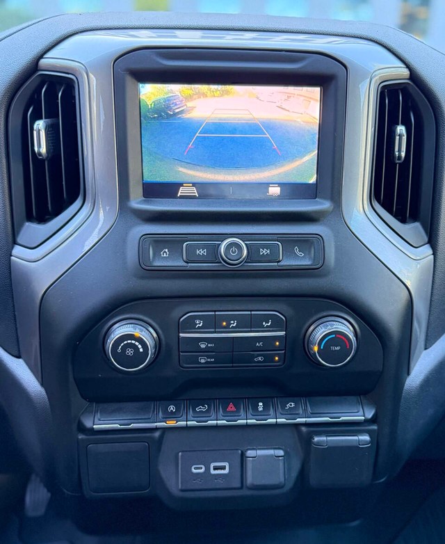 Chevrolet Silverado 1500 Vehicle Full-screen Gallery Image 11